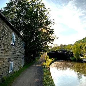 Cosy With A Canal View Holiday home